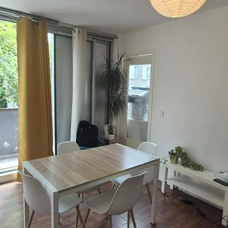 Grand Spacieux 5 Min Gares דירה *